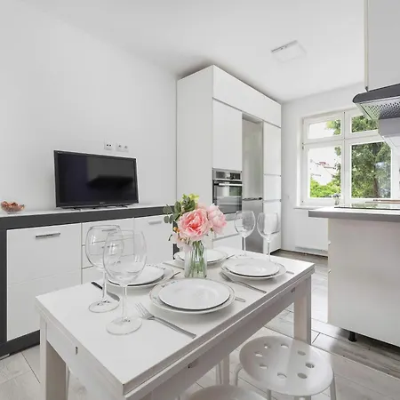 Lilac With Bathtub In Close To The Park By Renters Διαμέρισμα