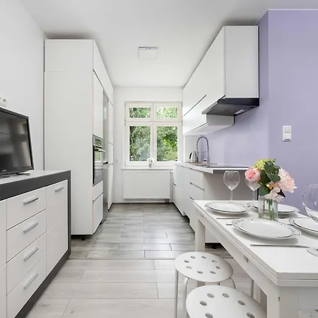 Lilac With Bathtub In Close To The Park By Renters Βρότσλαβ